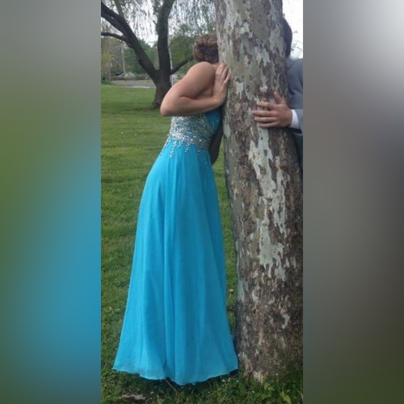 Prom dress - Picture 2 of 16